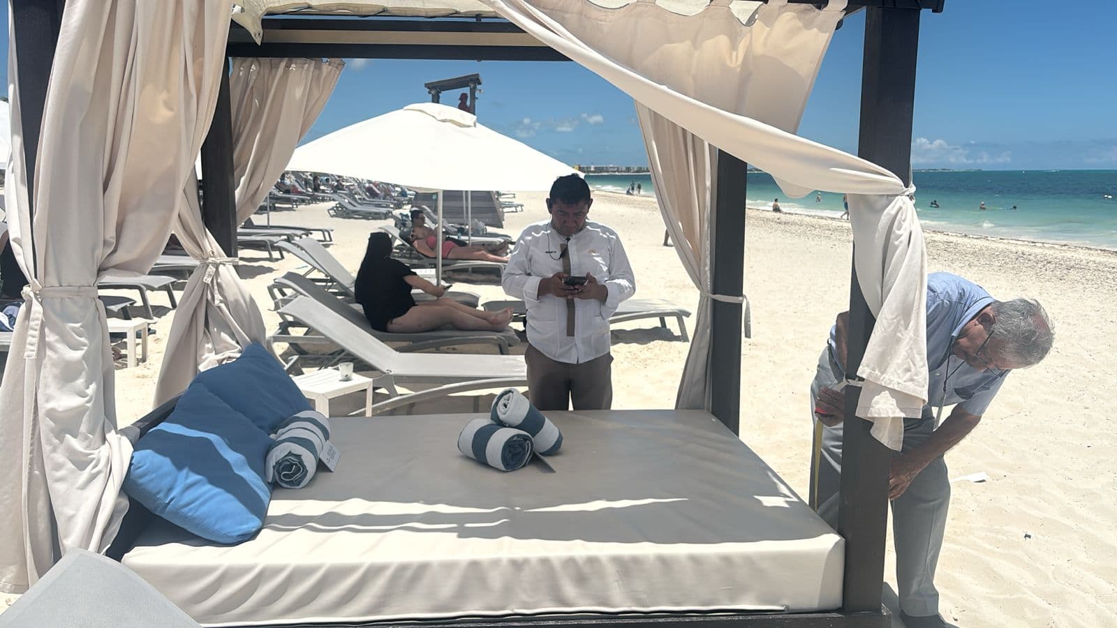 Cama balinesa en playa